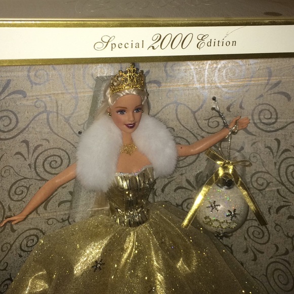 Special 2000 Edition Celebration Barbie - Picture 4 of 4